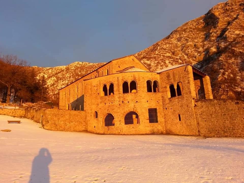 Casa Castel Lägenhet Civate Exteriör bild