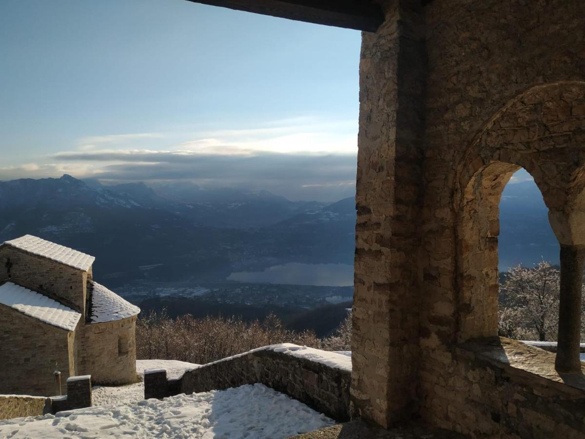 Casa Castel Lägenhet Civate Exteriör bild
